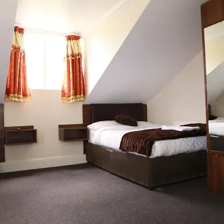 The Kingston 3* 리즈